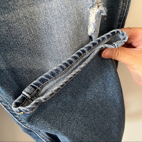 Hollister Ultra High-Rise Distressed Mom Jean 32x29 - Picture 6 of 12